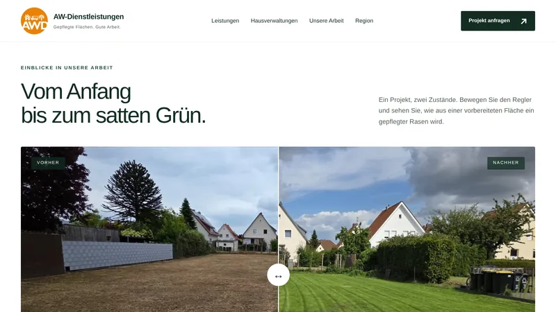 Vorher-Nachher-Vergleich mit Schieberegler: links vorbereiteter Boden, rechts fertiger Rasen